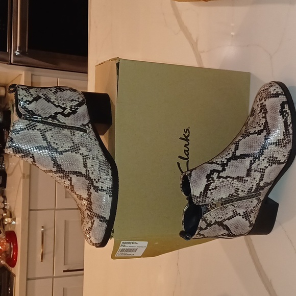 Clarks Shoes - New Clarks Boots Size 9.5M Mila Sky Leather Ankle Snakeskin Zipper Gray Black